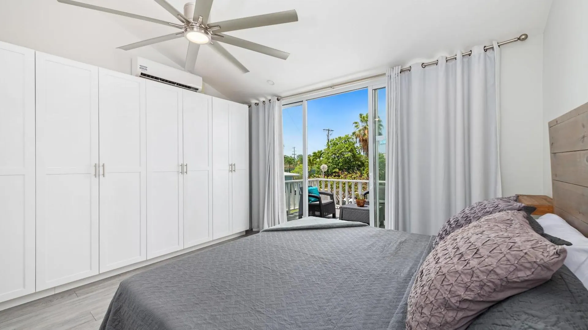 Apartment Beach Living At Island Pine Villas 'Bljw' George Town